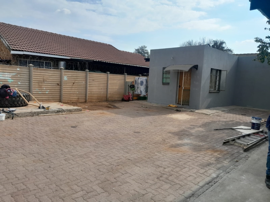 2 Bedroom Property for Sale in Oos Einde North West